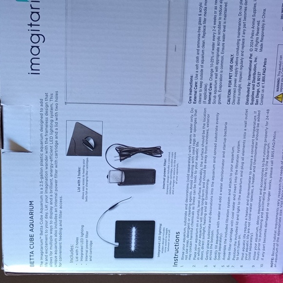 Beta cube aquarium 2.5 gallon with LED lighting and filter cartridges in box - Picture 2 of 4